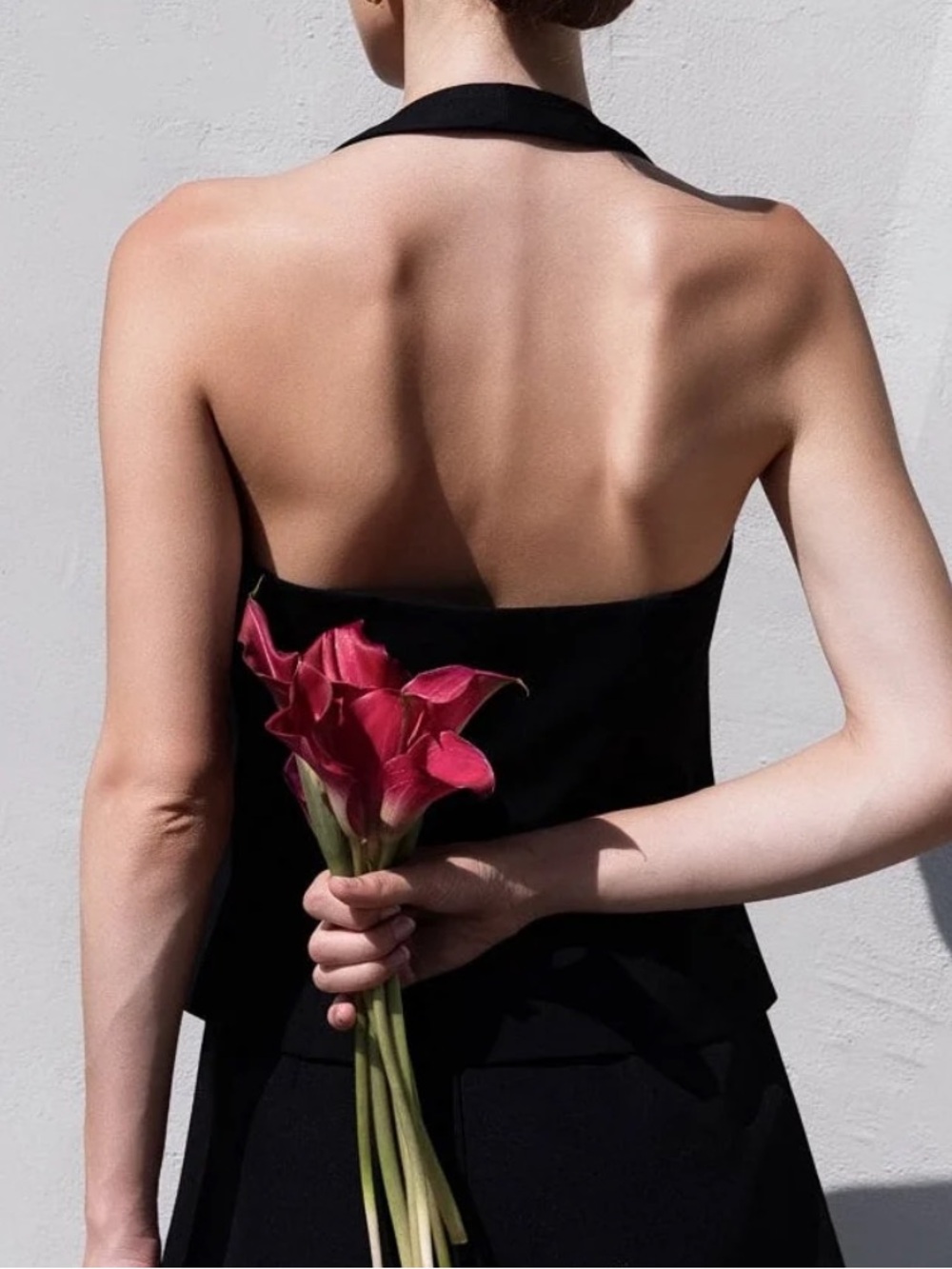NWT ENDLESS ROSE HALTER TOP - Picture 2 of 4